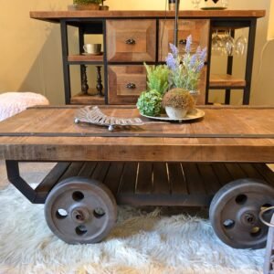 Mesa de centro de madera maciza de pinotea con ruedas modelo Ferroviaria