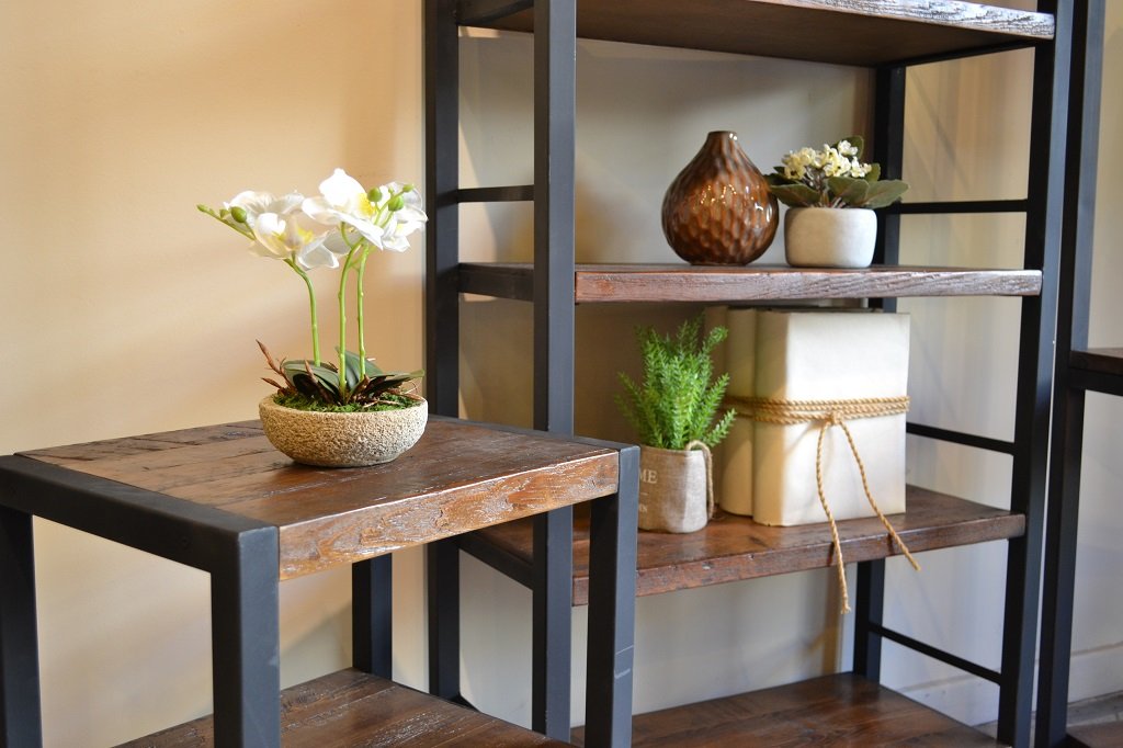 Estanteria de madera reciclada de pinotea y estructura de hierro modelo Jujuy