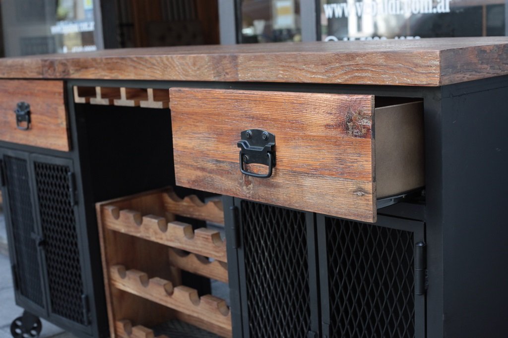 Aparador rustico de madera de pinotea y estructura de hierro modelo Mercedes - Imagen 4