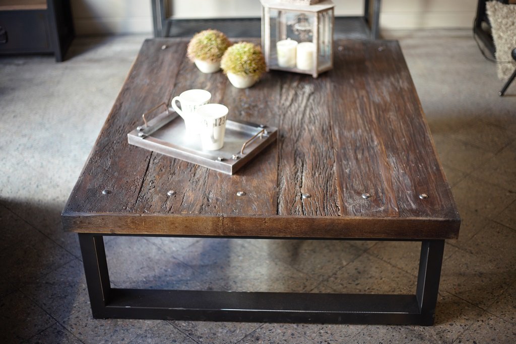 Mesa de centro rústica de madera maciza de pinotea y estructura de hierro - Imagen 3