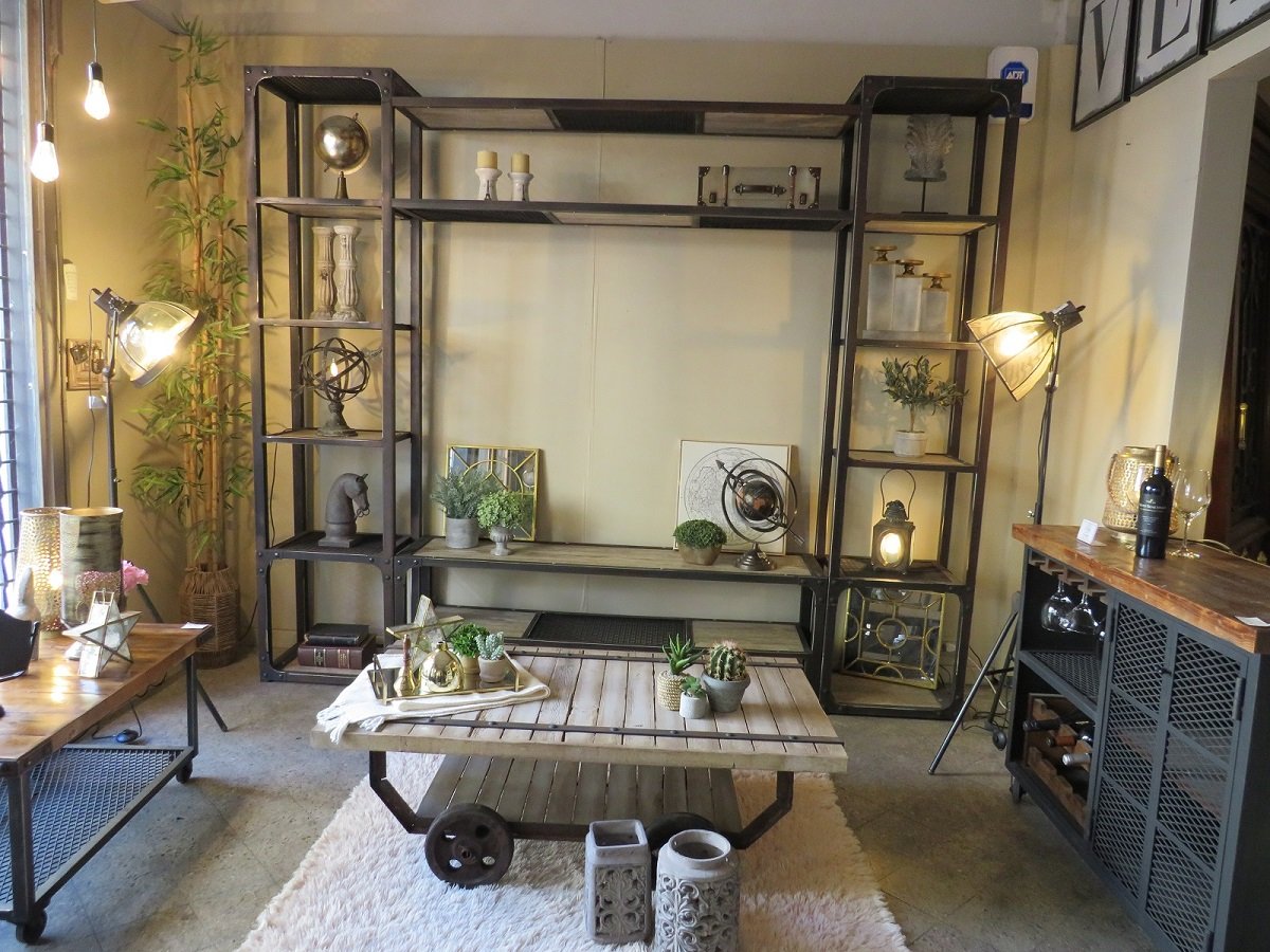 Mesa de centro de madera maciza de pinotea con ruedas modelo Ferroviaria - Imagen 4