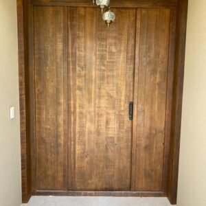 puerta rústica de madera recuperada