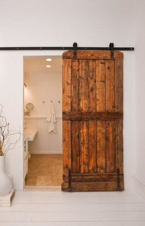 Puerta corredera de madera rústica