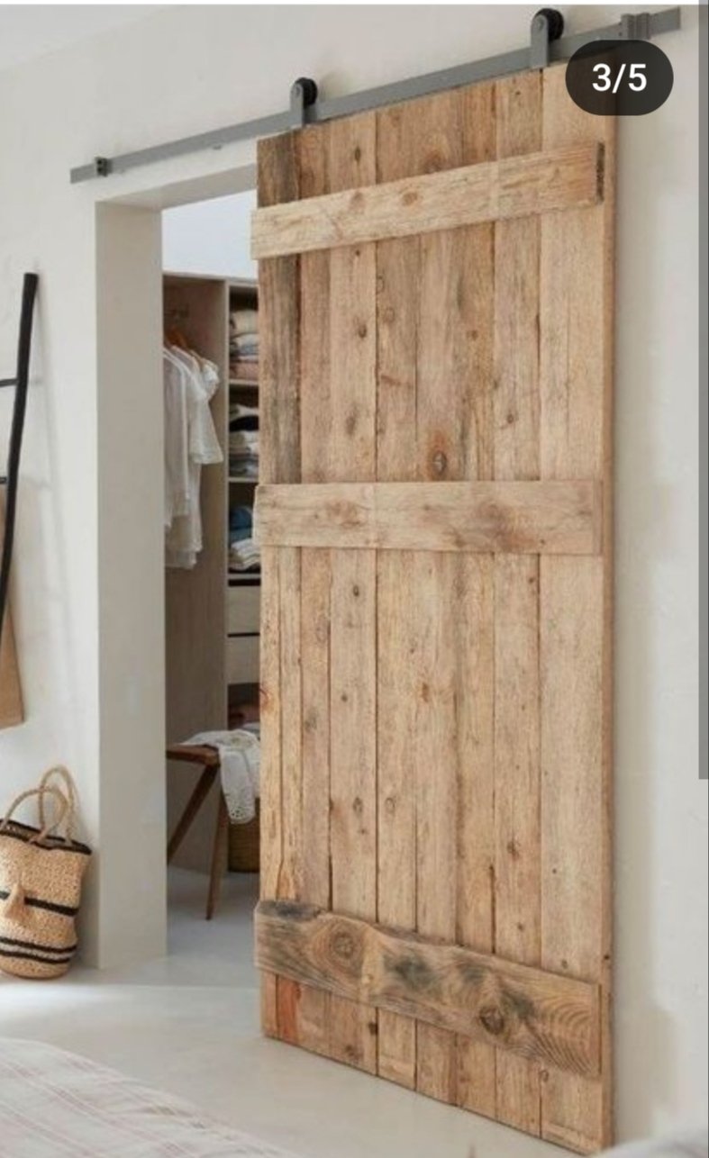 Puerta corredera de madera rústica